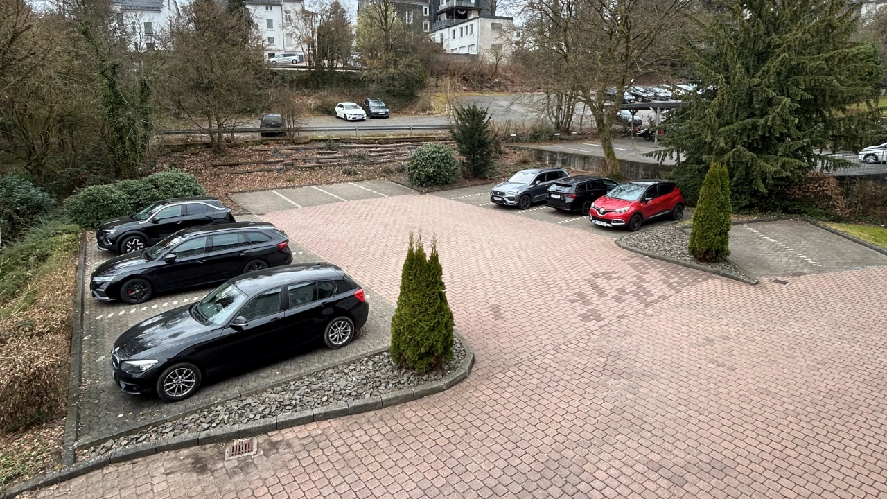 Parkplatz hinter dem Gebäude der IG Metall Gummersbach