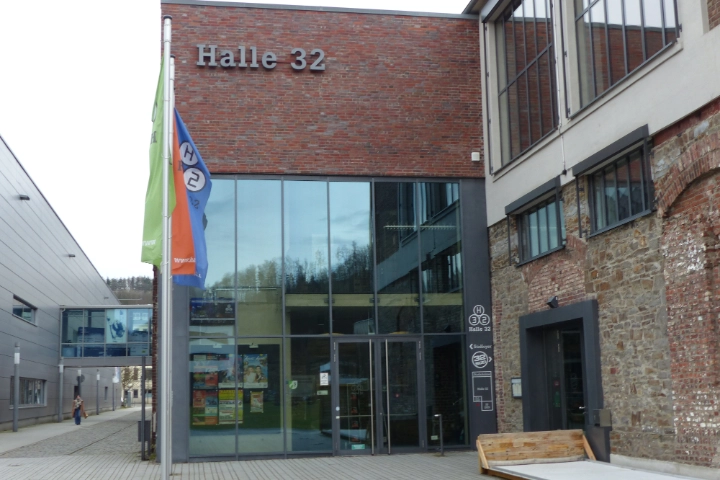 Eingangsbereich der Halle 32 auf dem Steinmüllergelände in Gummersbach 